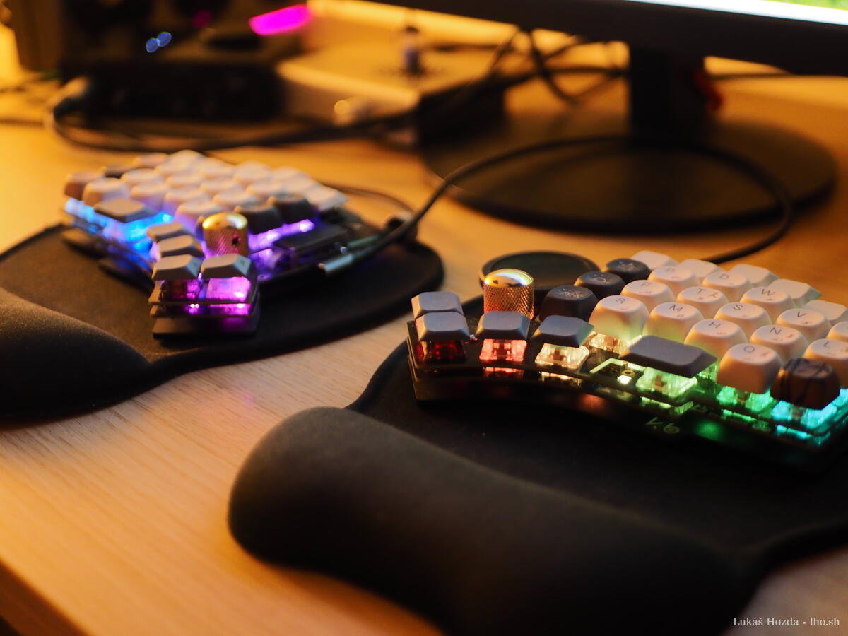 Split Keyboard Elora RGB Underglow